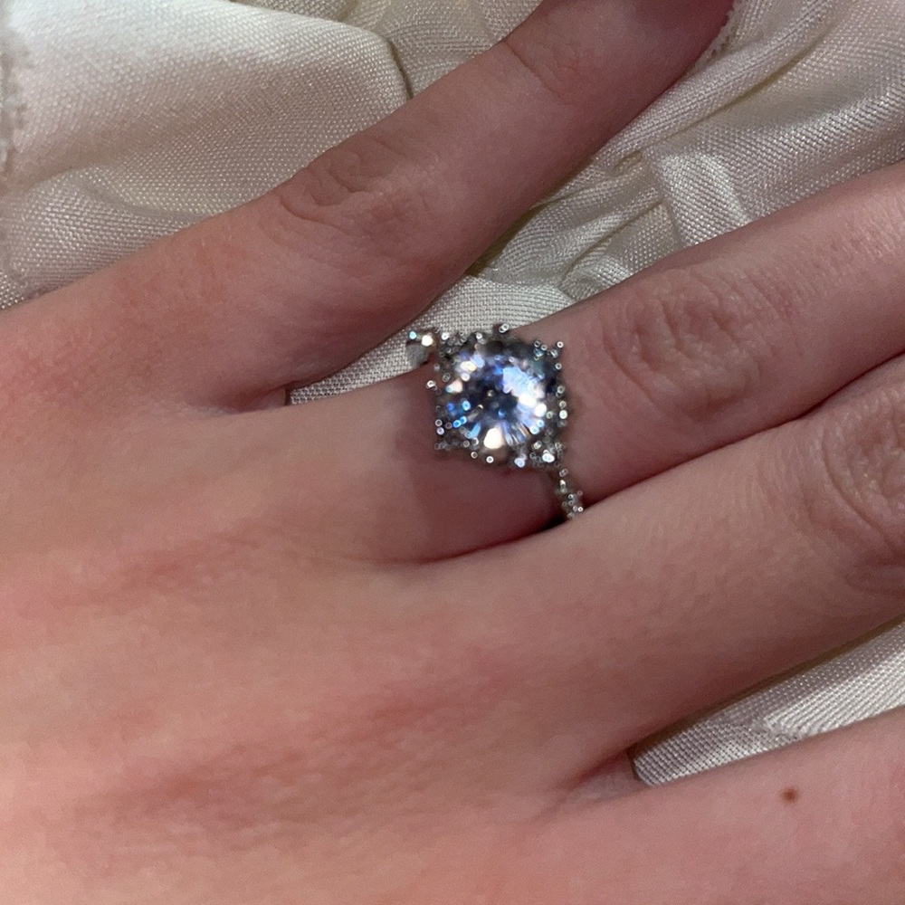 Beautiful dazzling ring - Picture 5 of 9